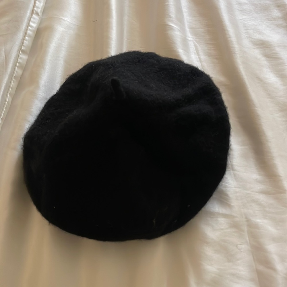 Black wool beret